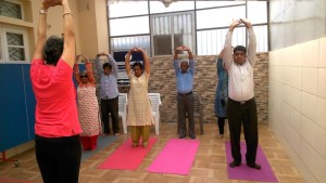 6 benefits and yoga excersizes for the elderly